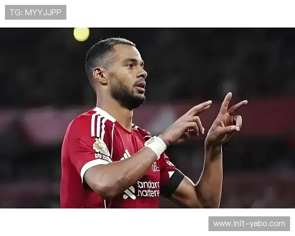 富勒姆绝杀后主帅冲入场内，与球员相拥庆祝