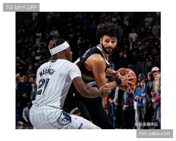 关键时刻特写：德章泰·穆雷成功压迫持球人，造成边线发球五秒违例锁定胜局